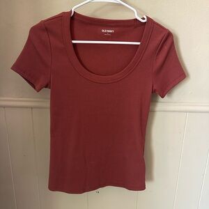 Old Navy Women's Short Sleeve Tee in Brick Red